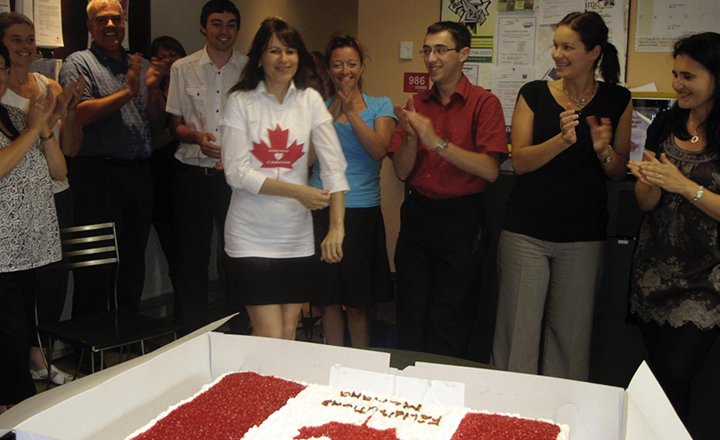 chandail gateau canada immigration employée cascades