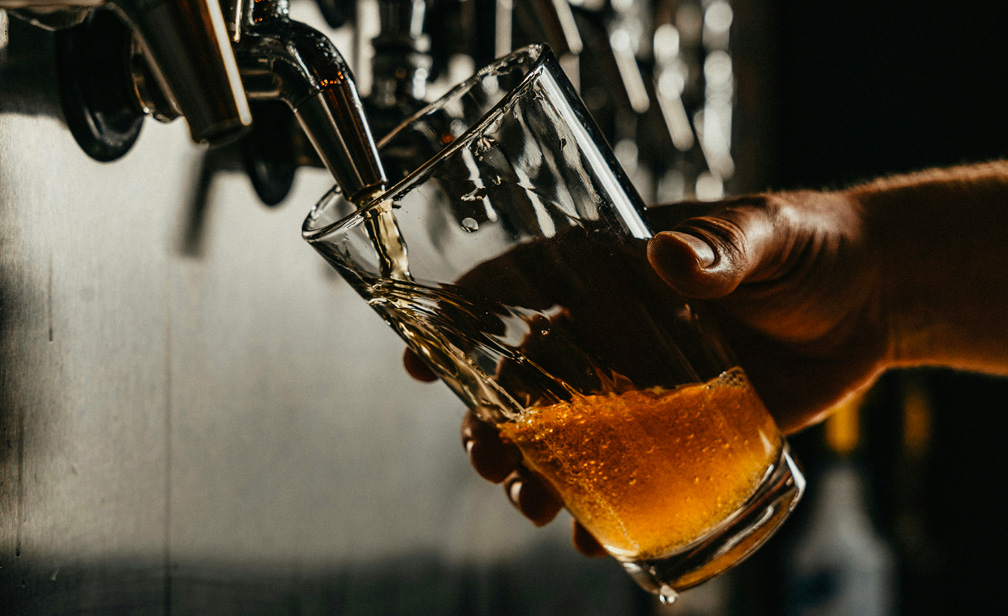 Albion Brewery & Cascades  – Making passion foam... beer keg being filled