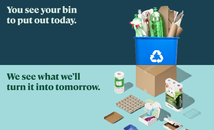 Bac de récupération contenant des matières recyclables et des produits fabriqués à partir de fibres récupérées par Cascades.